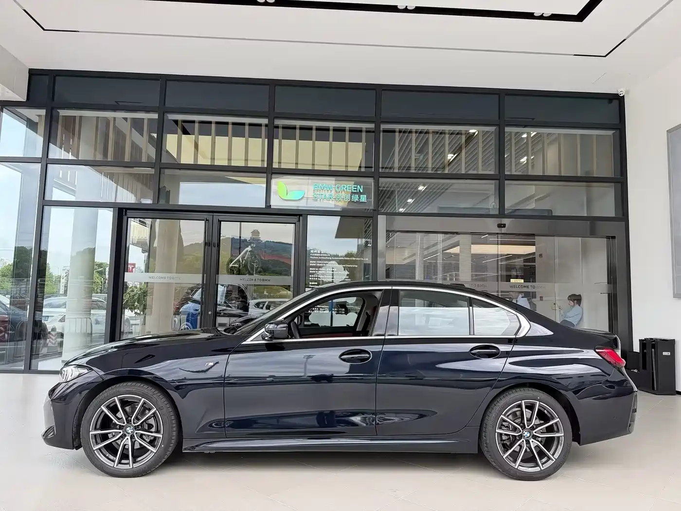 BMW 3 Series 2025 325i M Sport Package фото 2