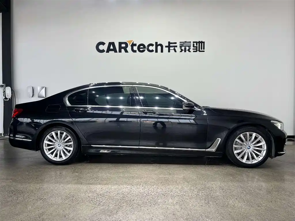 BMW 7 Series 2018 730Li Leading Type Excellence Package фото 3