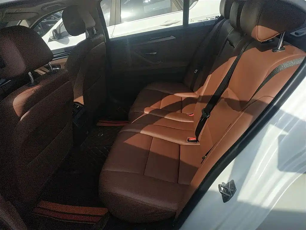 BMW 5 Series 2017 520Li Classic Edition фото 17