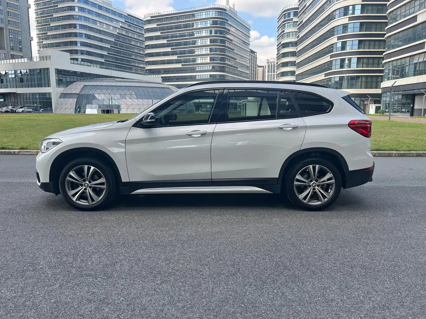 BMW X1 2019 sDrive18Li Premium Model фото 7