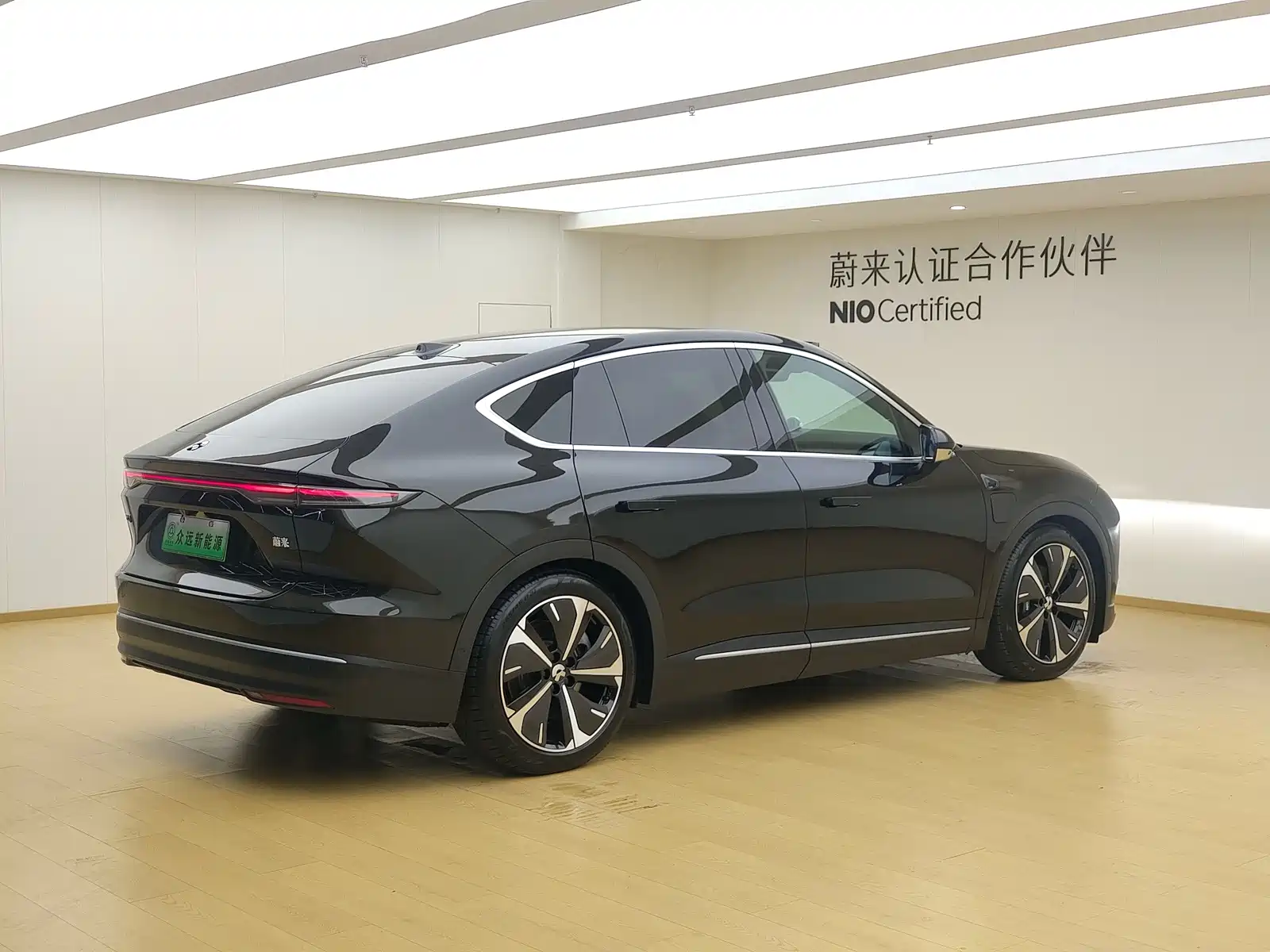Фото 24 - NIO EC7