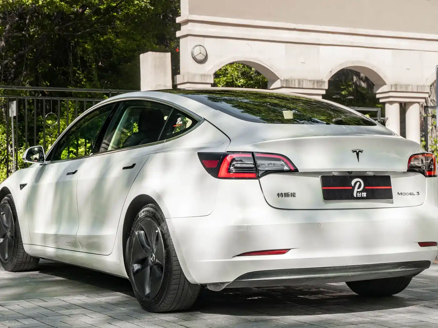 TESLA MODEL 3