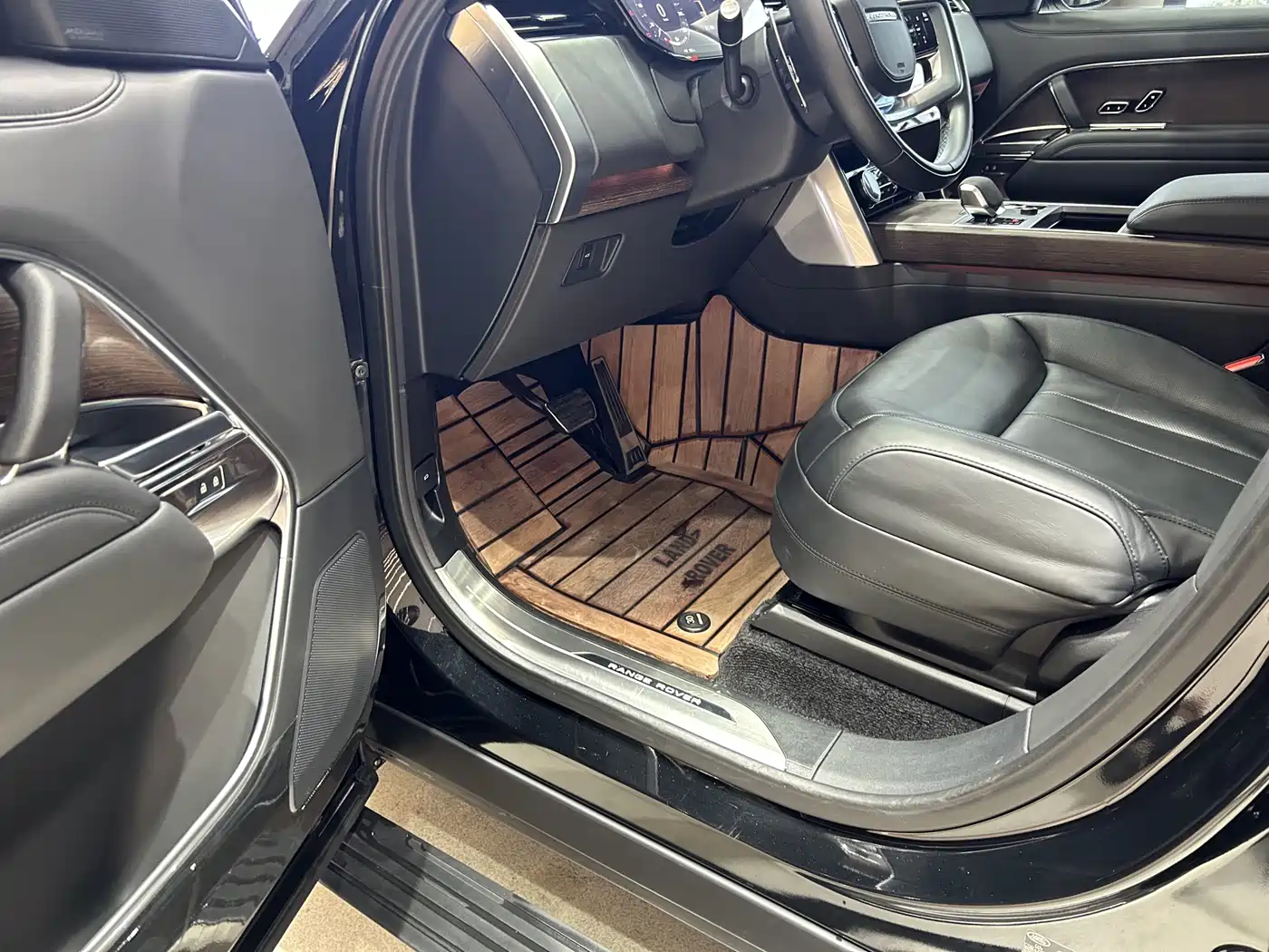 Land Rover Range Rover 2023 3.0 L6 400PS Genesis Extended Version фото 9