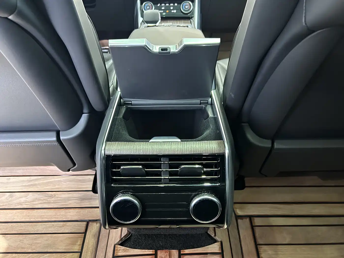 Land Rover Range Rover 2023 3.0 L6 400PS Genesis Extended Version фото 17
