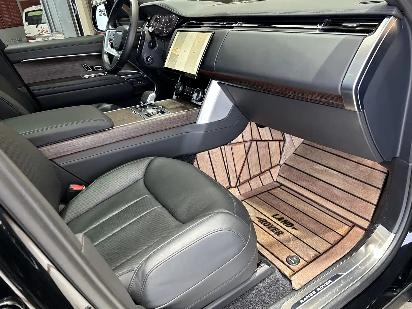 Land Rover Range Rover 2023 3.0 L6 400PS Genesis Extended Version фото 21