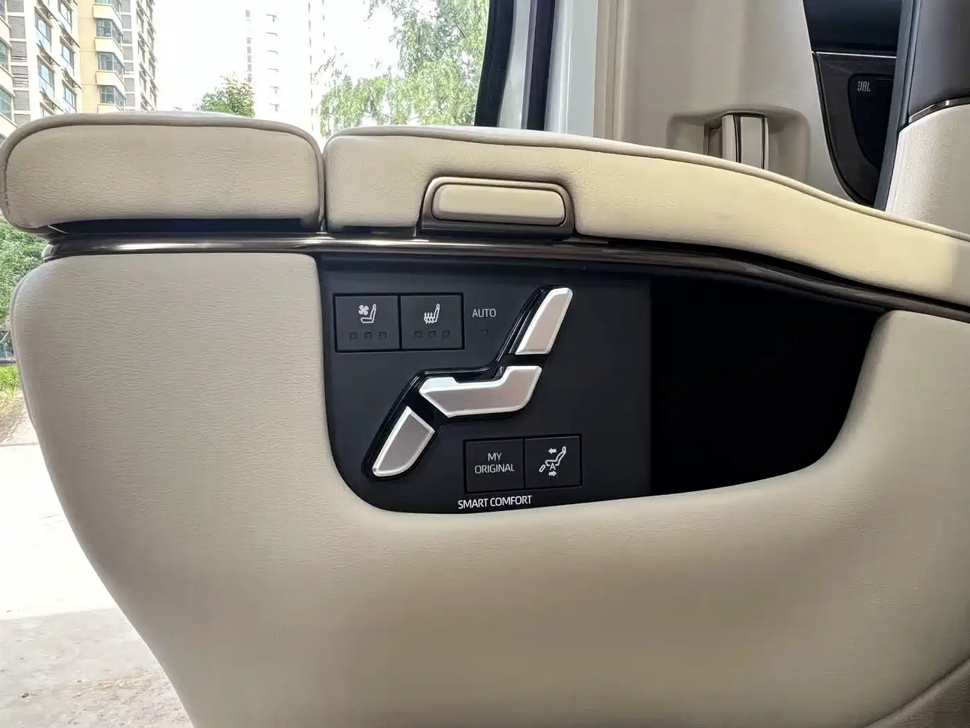 Toyota Vellfire 2025 Crown Hybrid 2.5L Ink Gold Executive Edition фото 12