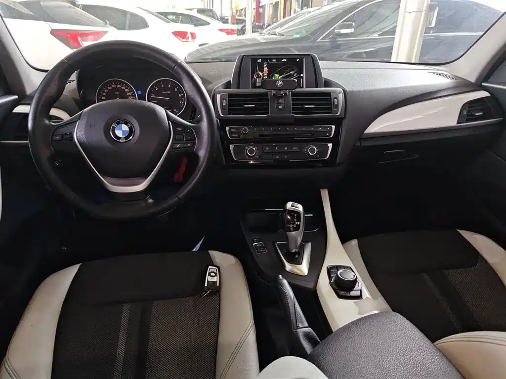 BMW 1 Series (Import) 2015 118i Urban Design Package фото 6
