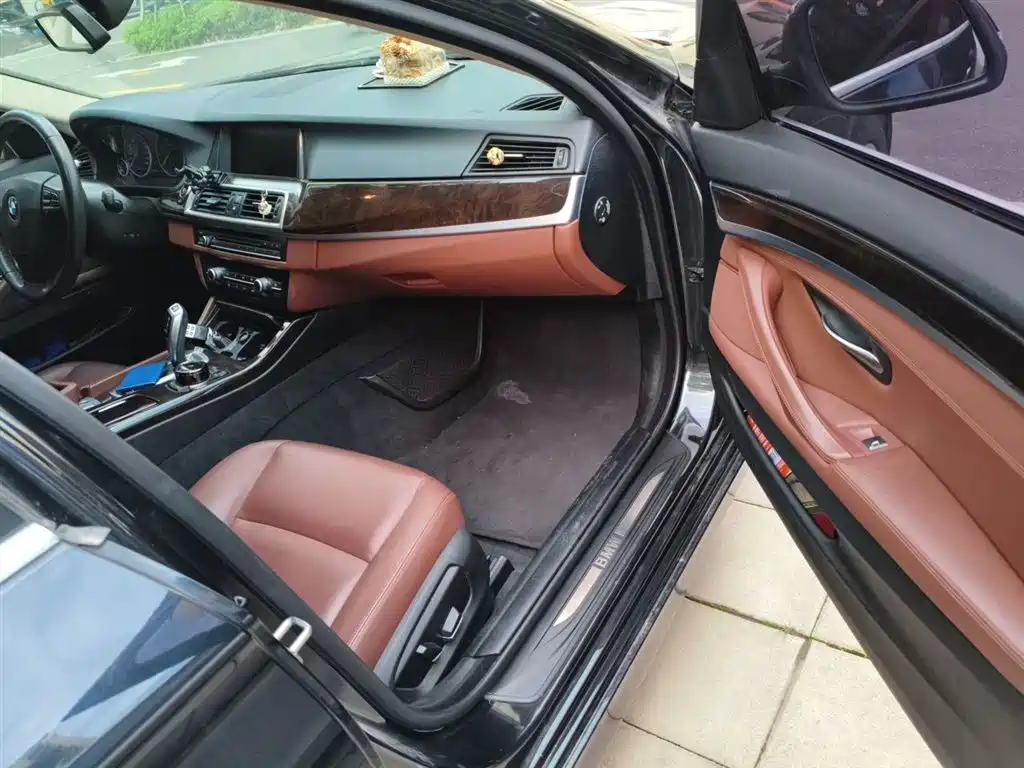 BMW 5 Series 2014 525Li Leading фото 20