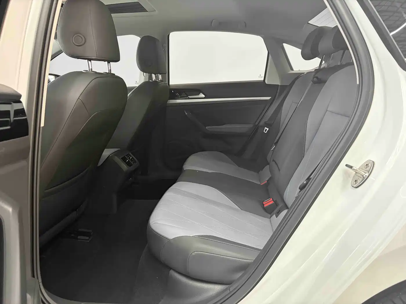 Volkswagen Lavida 2023 1.5L Automatic Starlight 5 Million Edition фото 5