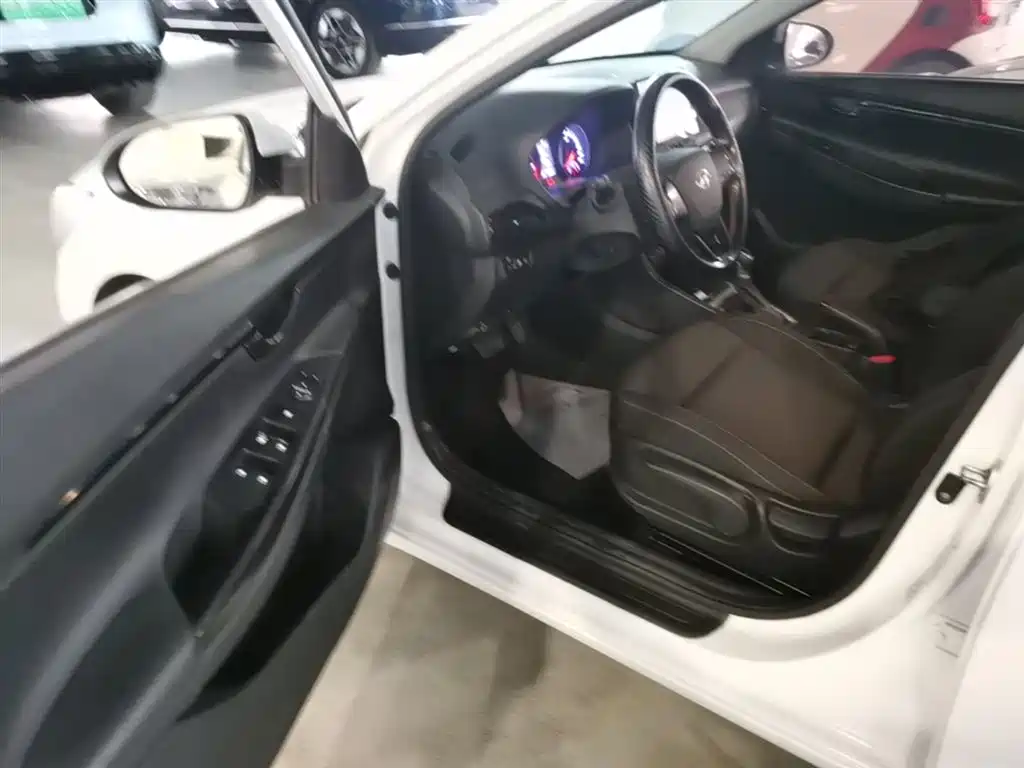 Hyundai Elantra 2018 1.6L Auto Joy GL (China V) фото 16