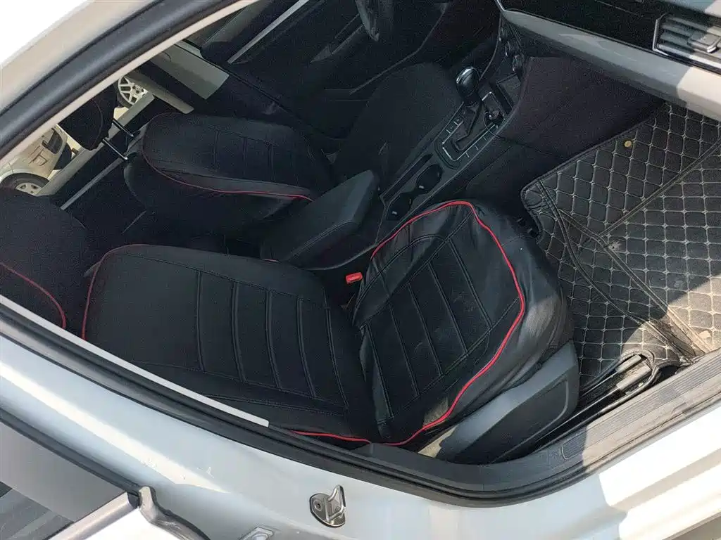 VOLKSWAGEN BORA