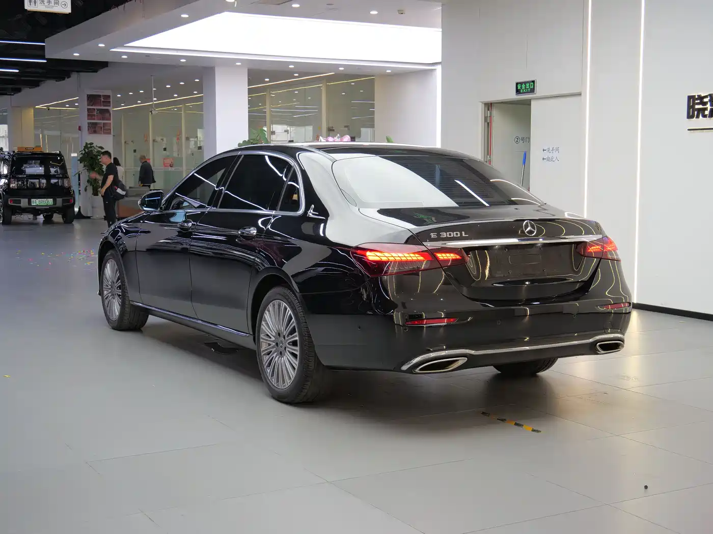 MERCEDES-BENZ E CLASS