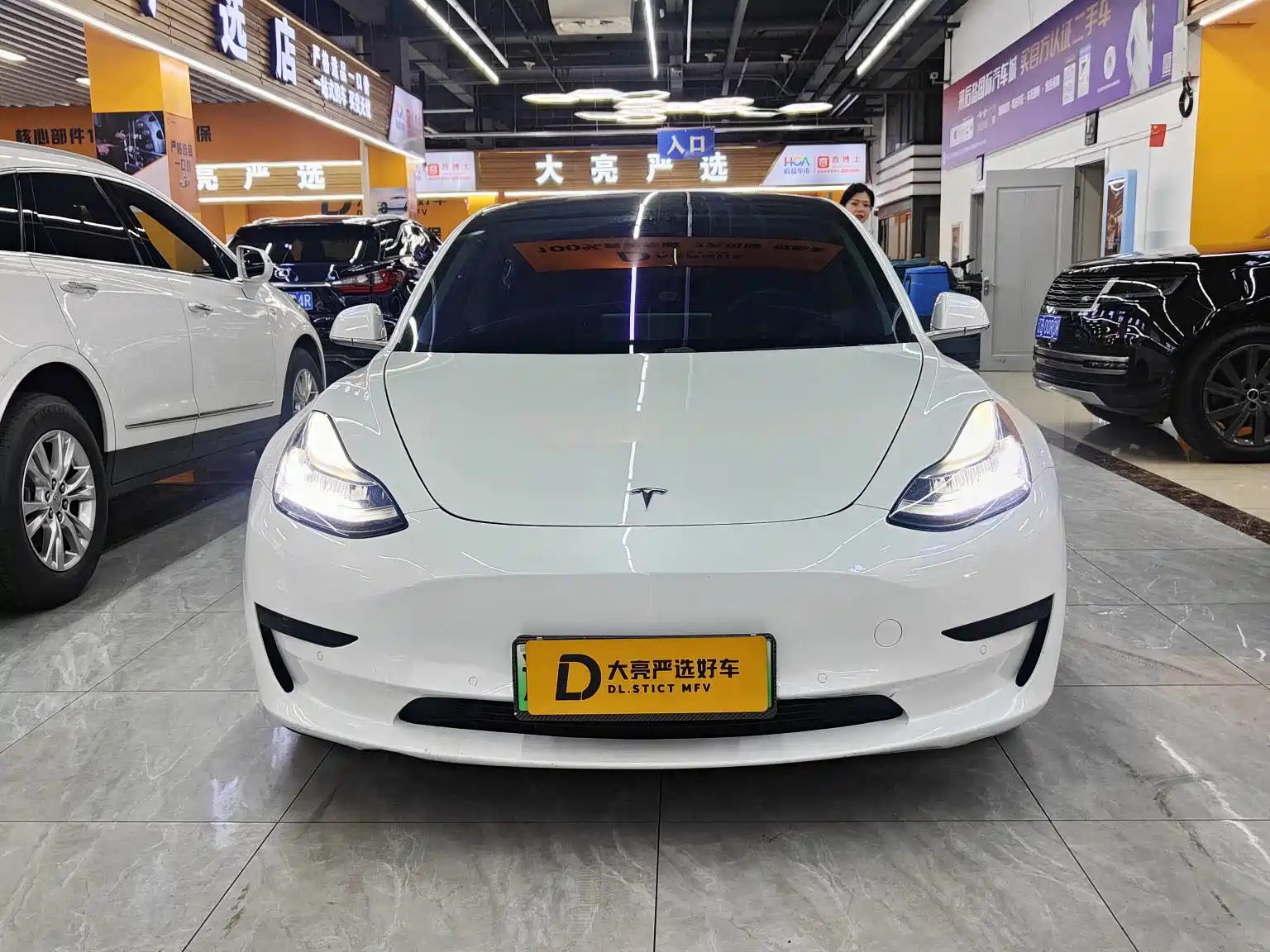 Фото 2 - Tesla Model 3