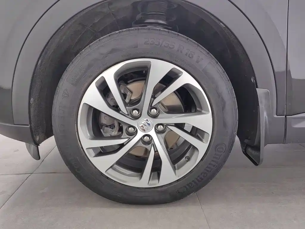 Photo 17 - Buick Envision S