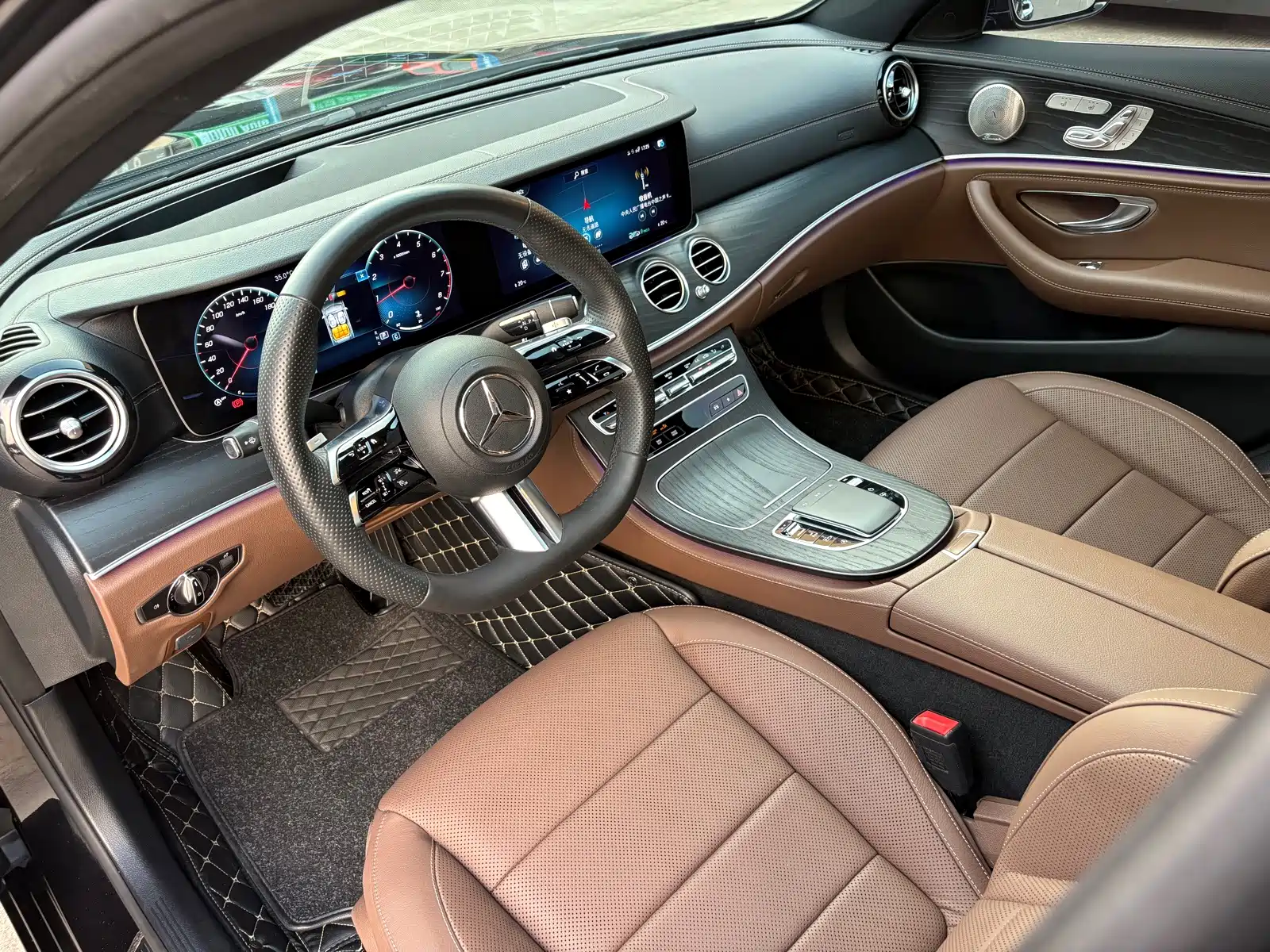 Фото 5 - Mercedes-Benz E-Class