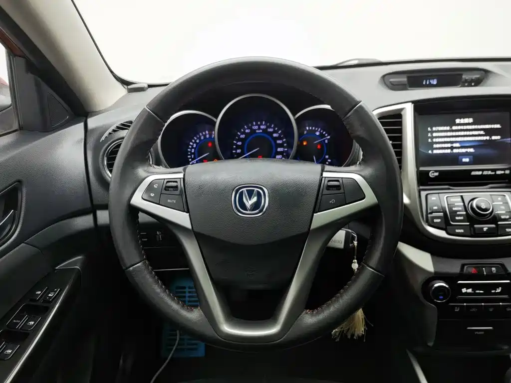 Фото 11 - Changan Eado