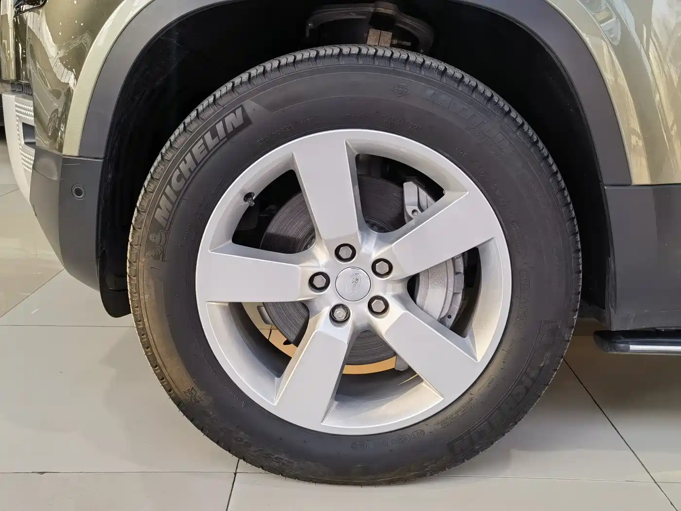Land Rover Defender 2024 90 3.0T P400 HSE фото 24