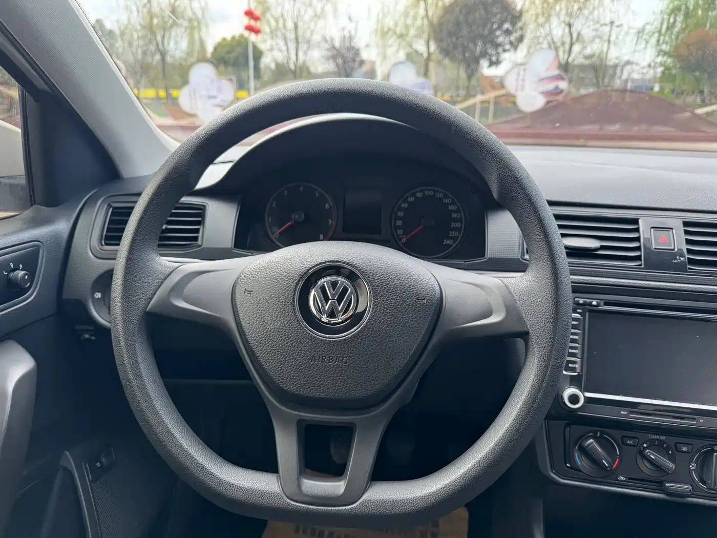 Volkswagen Santana 2016 1.4L Manual Trend Edition фото 16