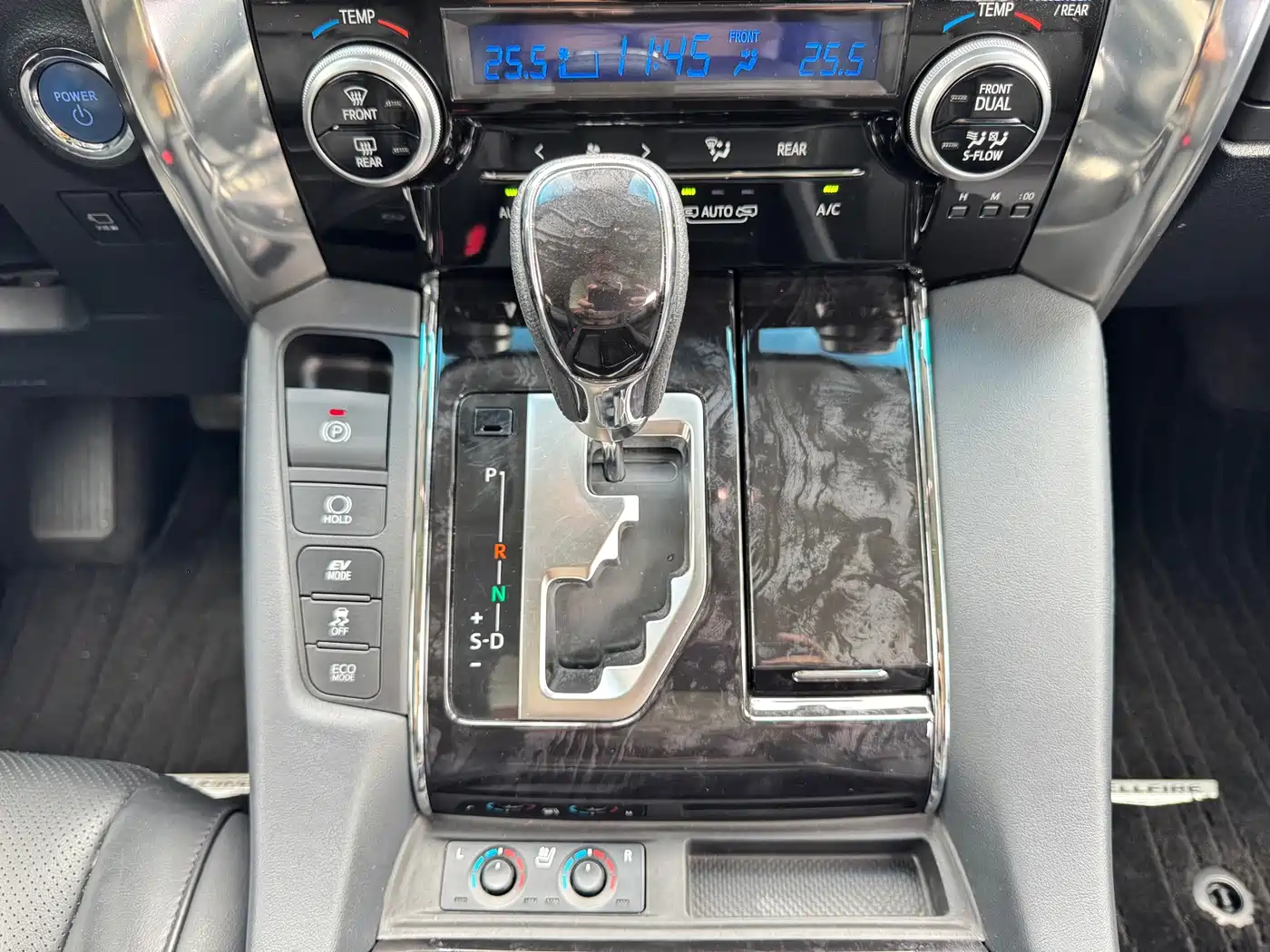 Toyota Vellfire 2021 2020 Twin Engine 2.5L HV Luxury Edition