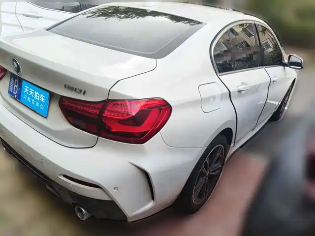 BMW 1 Series 2021 120i M Sport — фото 5