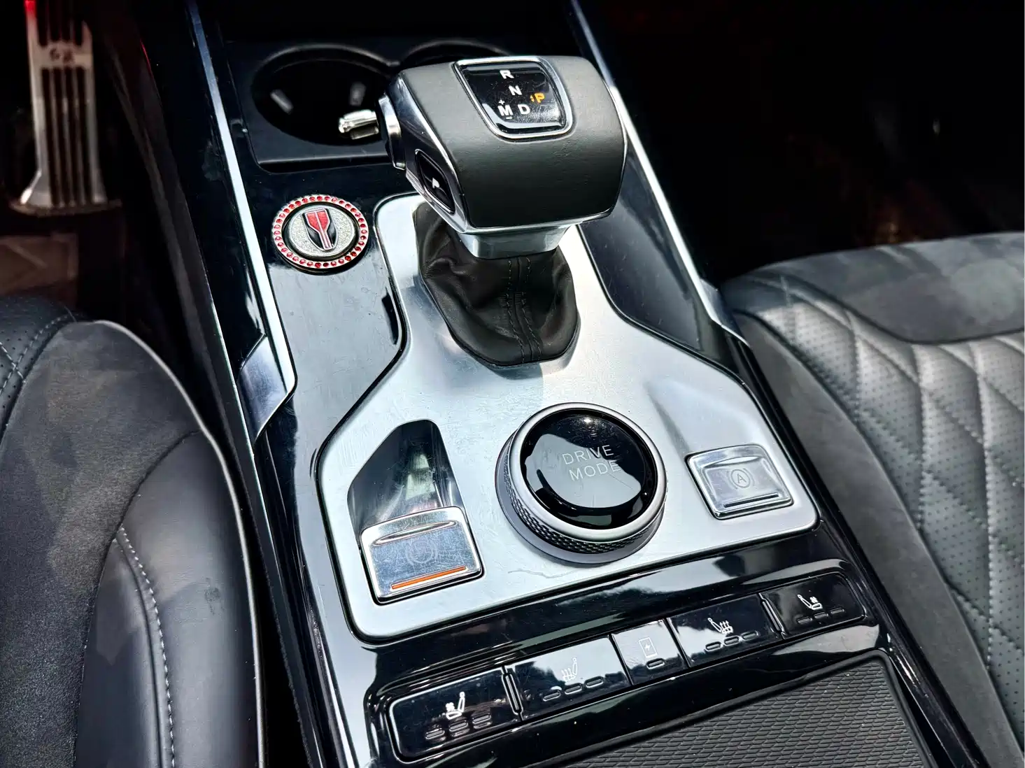 Photo 16 - Hongqi HS5