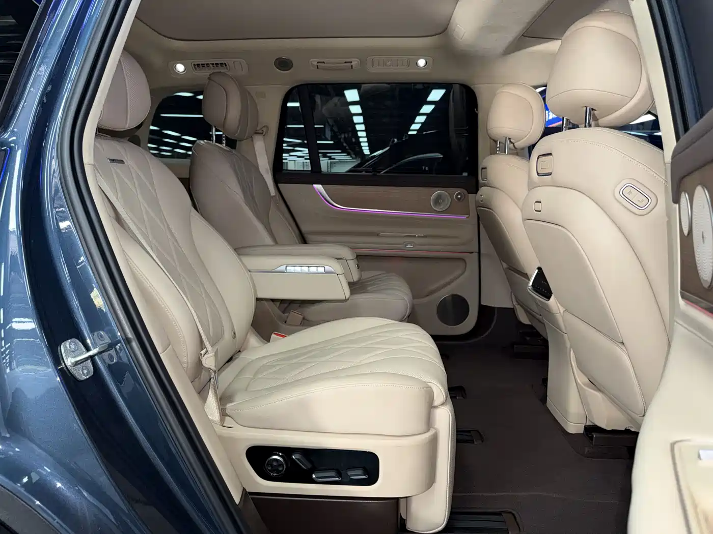 AITO Wenjie AITO M9 2024 Range Extender Max Edition 42kWh 6-seater фото 12