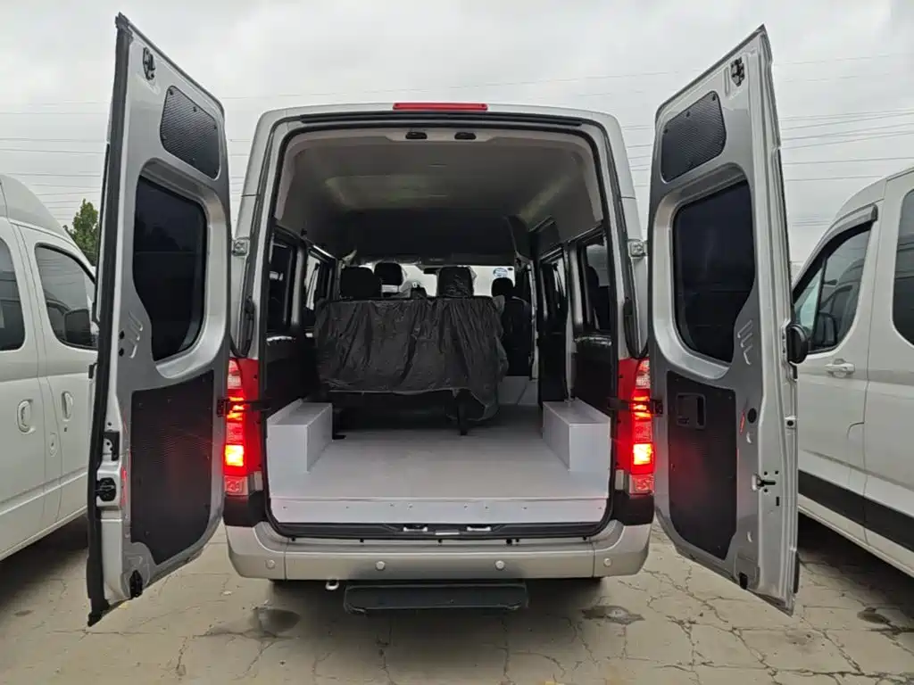 Foton Tuyano 2026 2024 Tuya Pro Multi-Purpose 2.0T Manual RWD Long Wheelbase Medium Roof Rear Single Tire 5/6/7/9-Seater