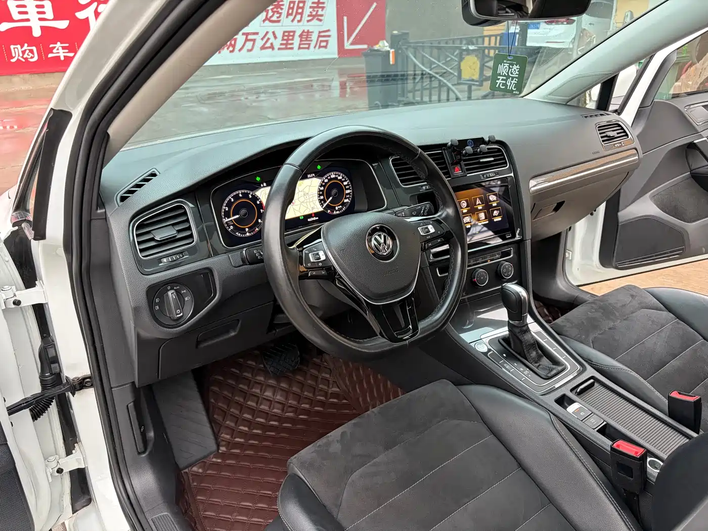 Volkswagen Golf 2020 Beloved Edition 280TSI DSG Luxury фото 4