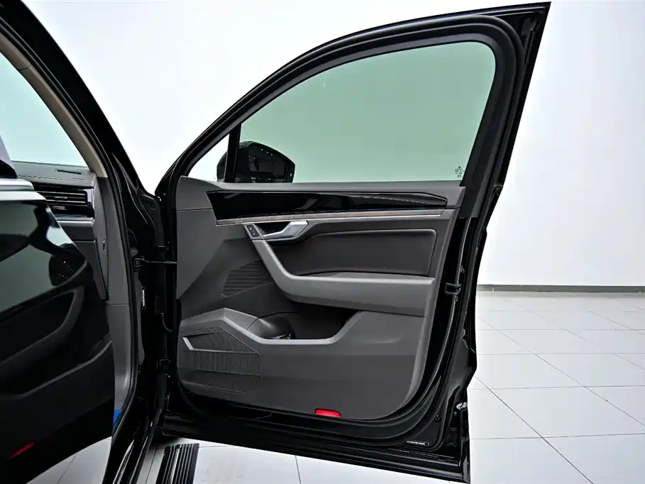 Volkswagen Touareg 2023 3.0TSI R-Line Classic Sports Package фото 21