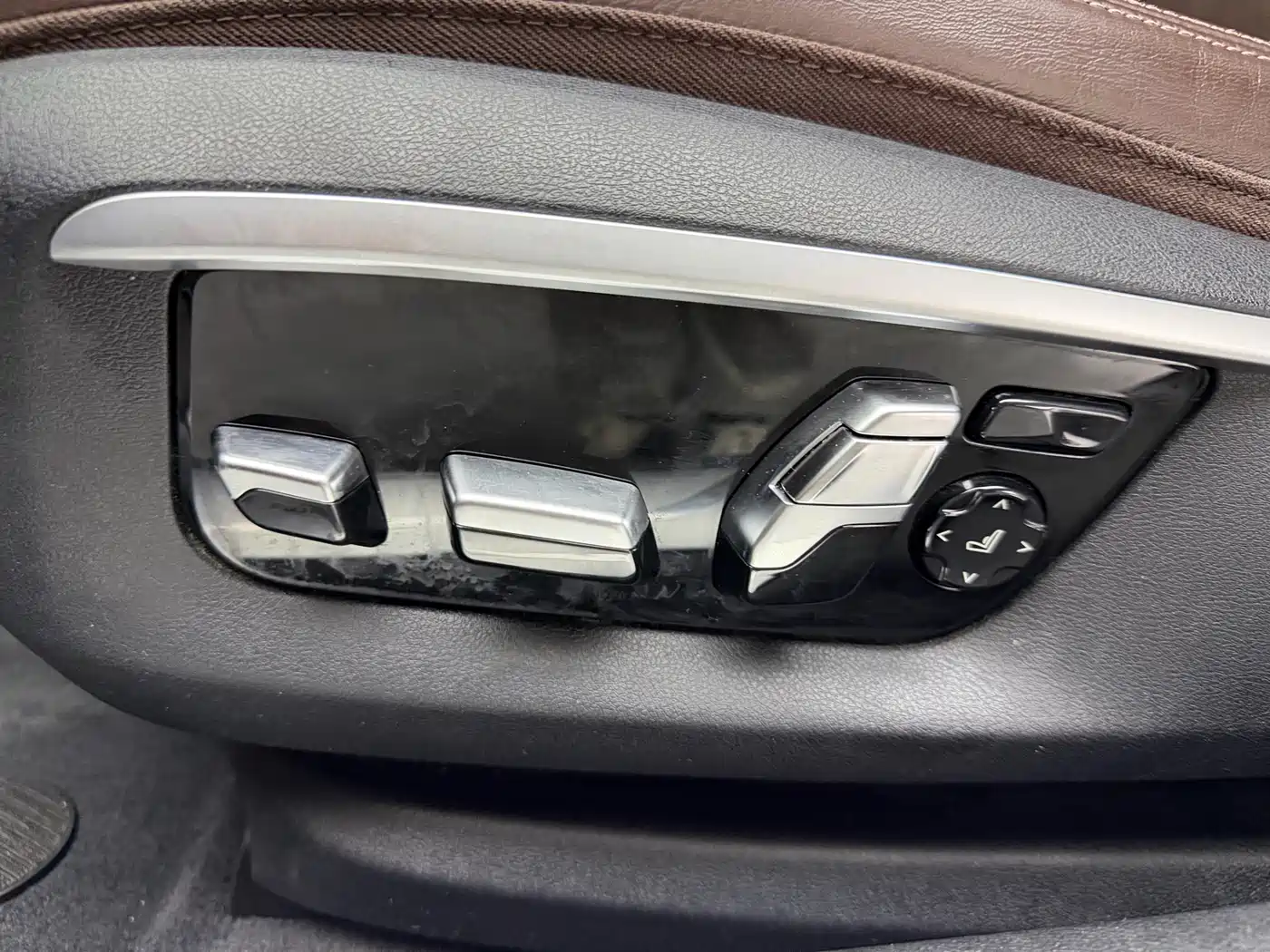 BMW 7 Series 2016 730Li Leading фото 17