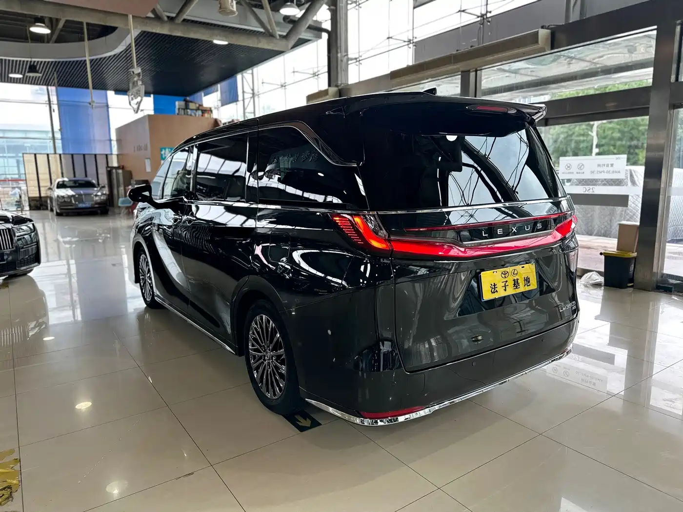 Lexus LM 2024 2023 350h 7-Seater Elegance Edition
