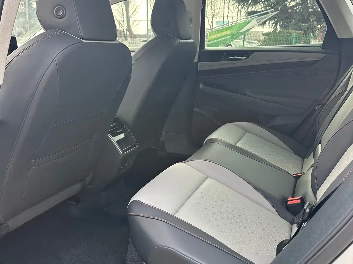 VOLKSWAGEN ID.7 VIZZION