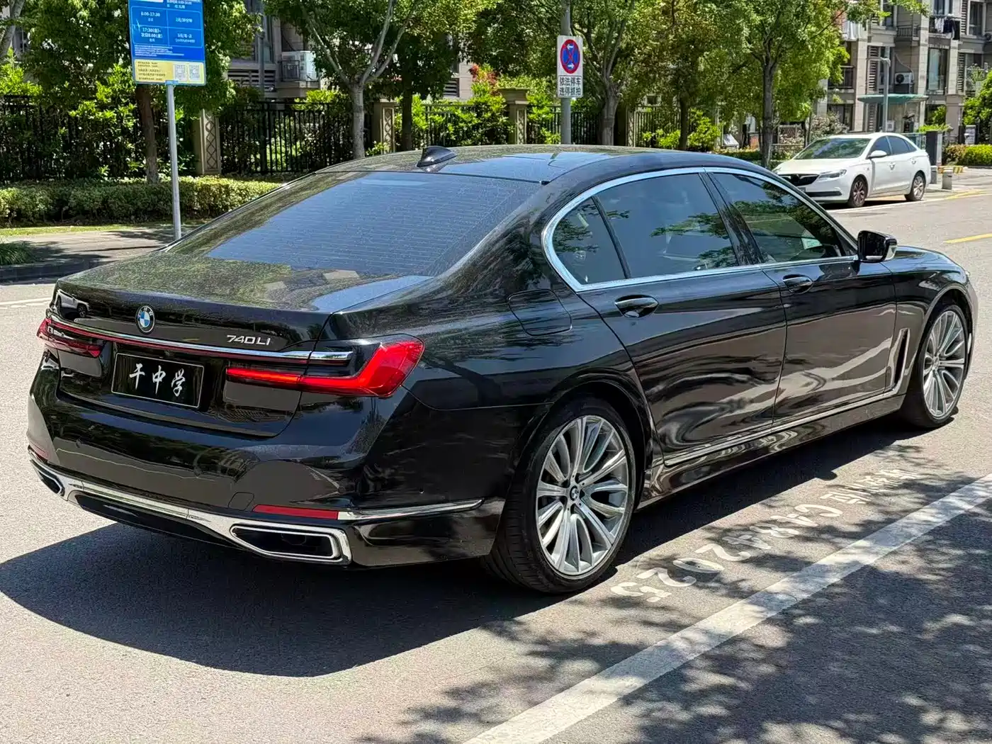 BMW 7 Series 2021 Model 740Li Leading Luxury Package фото 10