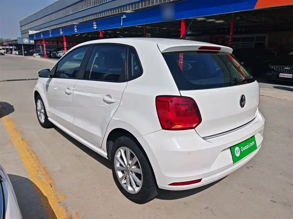 Volkswagen Polo 2014 1.4L Automatic Luxury Edition фото 5