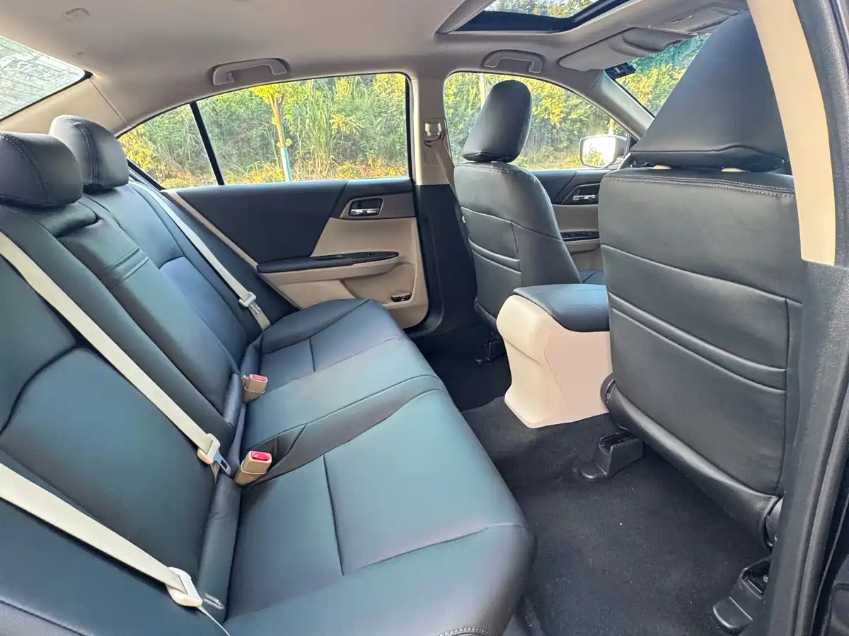 Фото 5 - Honda Accord