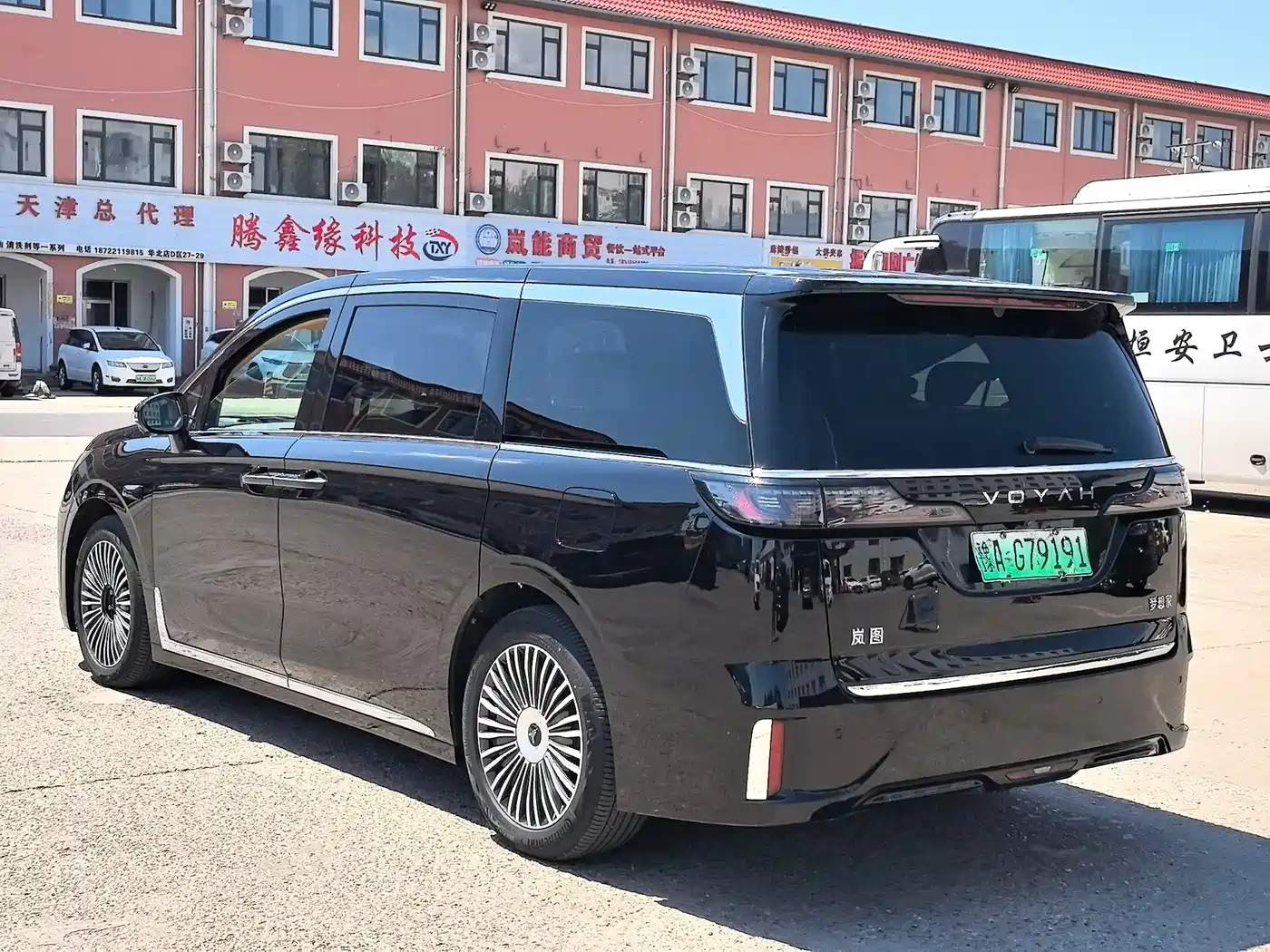 Voyah Auto Voyah Dreamer 2025 Model PHEV 4WD Premium QianKun Edition фото 9