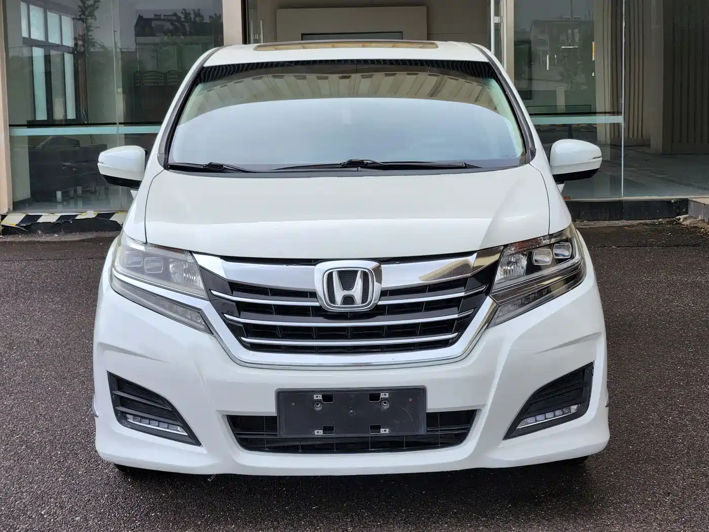 Photo 1 - Honda Elysion
