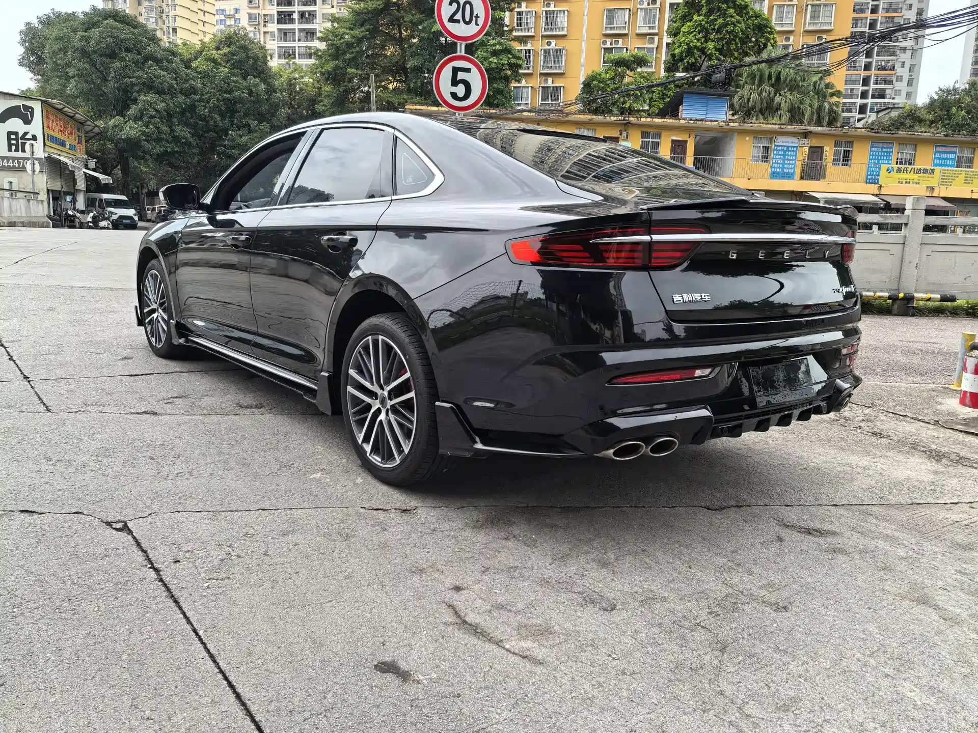 Фото 7 - Geely Preface