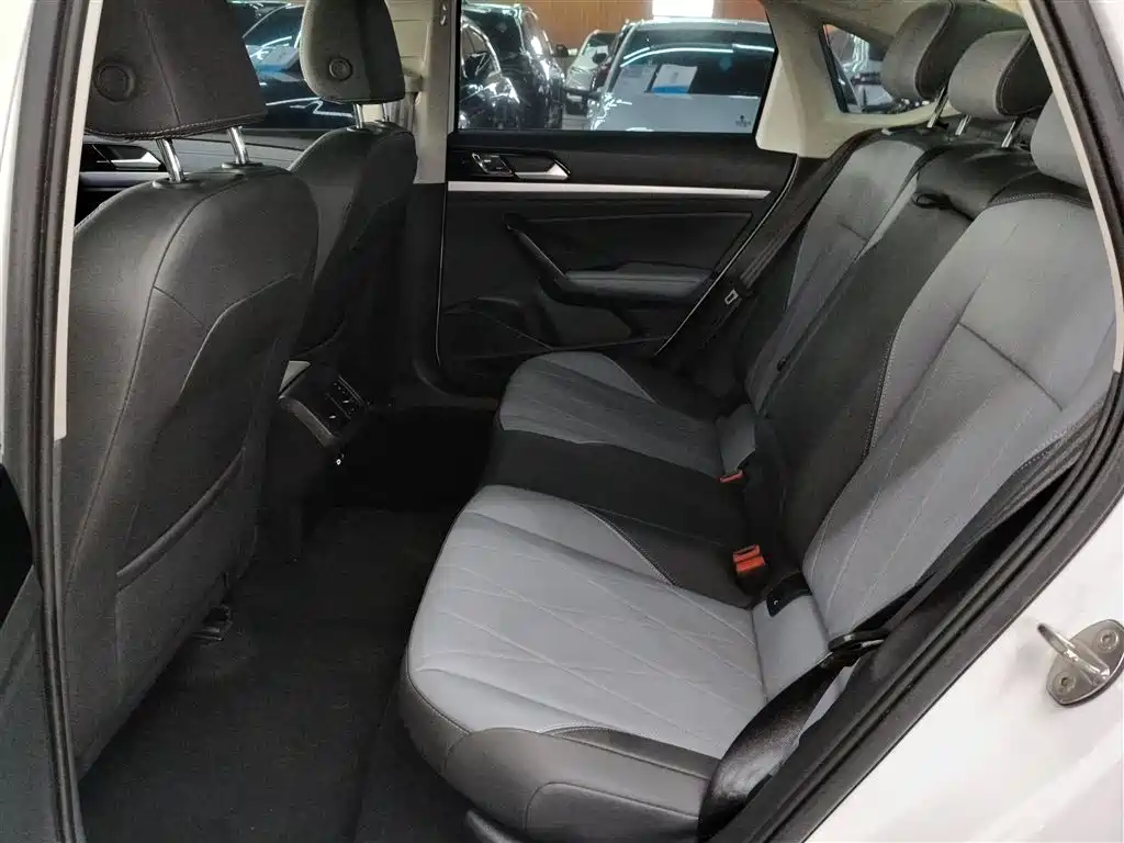 Volkswagen Lavida 2023 1.5L Auto Luxury Edition фото 17