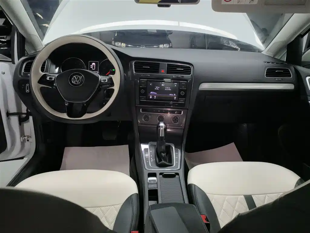 Volkswagen Golf 2018 230TSI Automatic Comfort фото 13