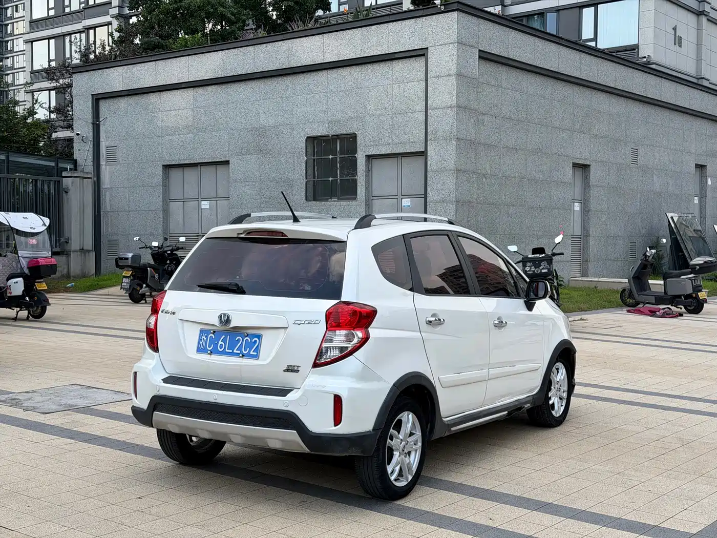 Changan CX20 2016 2014 1.4L IMT Sunroof Navigation Edition (China V)