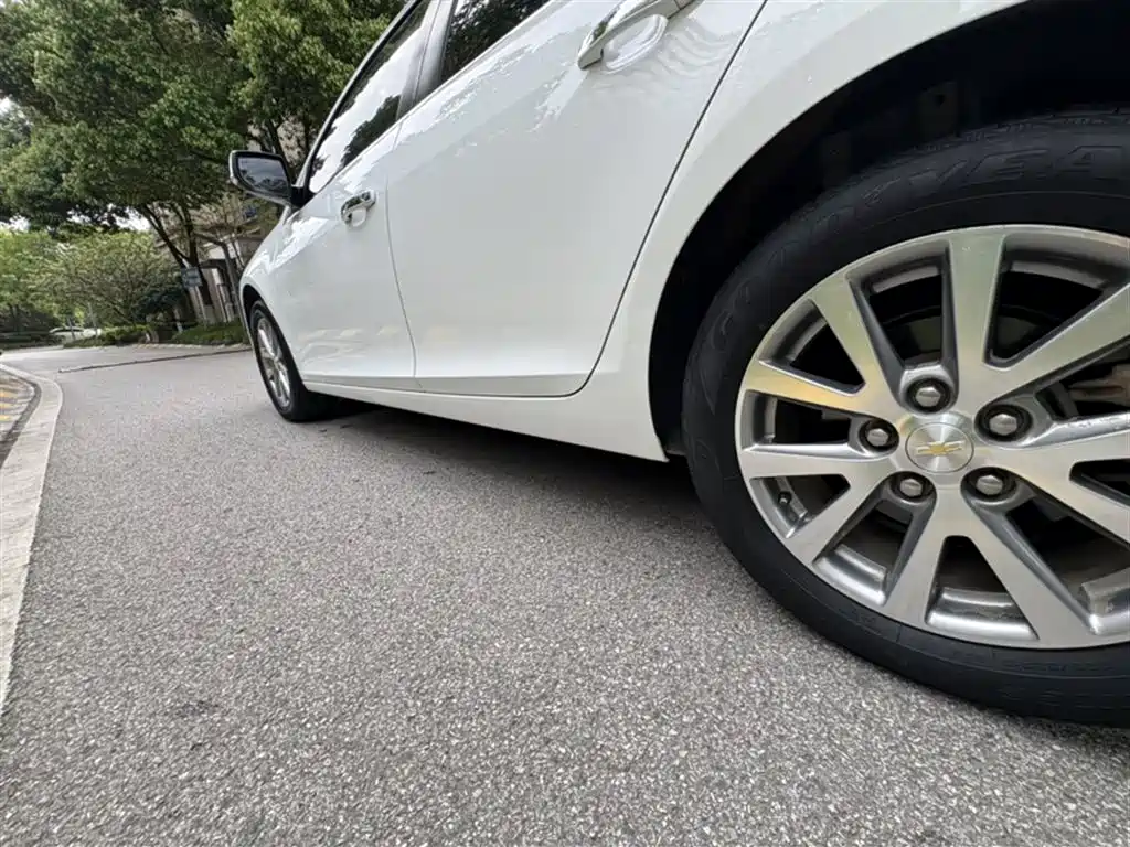 Chevrolet Malibu 2017 1.5T Automatic Luxury Edition фото 18