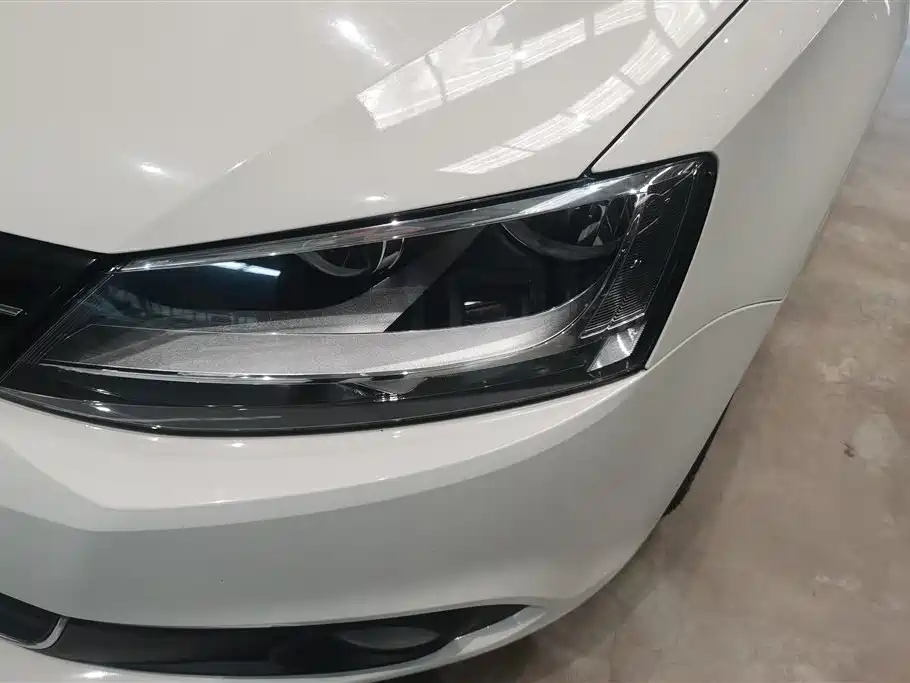 Volkswagen Sagitar 2014 Facelift 1.6L Automatic Comfort фото 5
