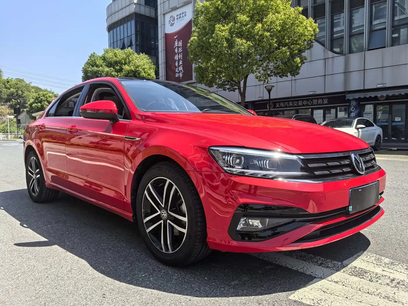 Volkswagen Lamando 2021 Facelift 280TSI DSG Comfort Edition фото 3