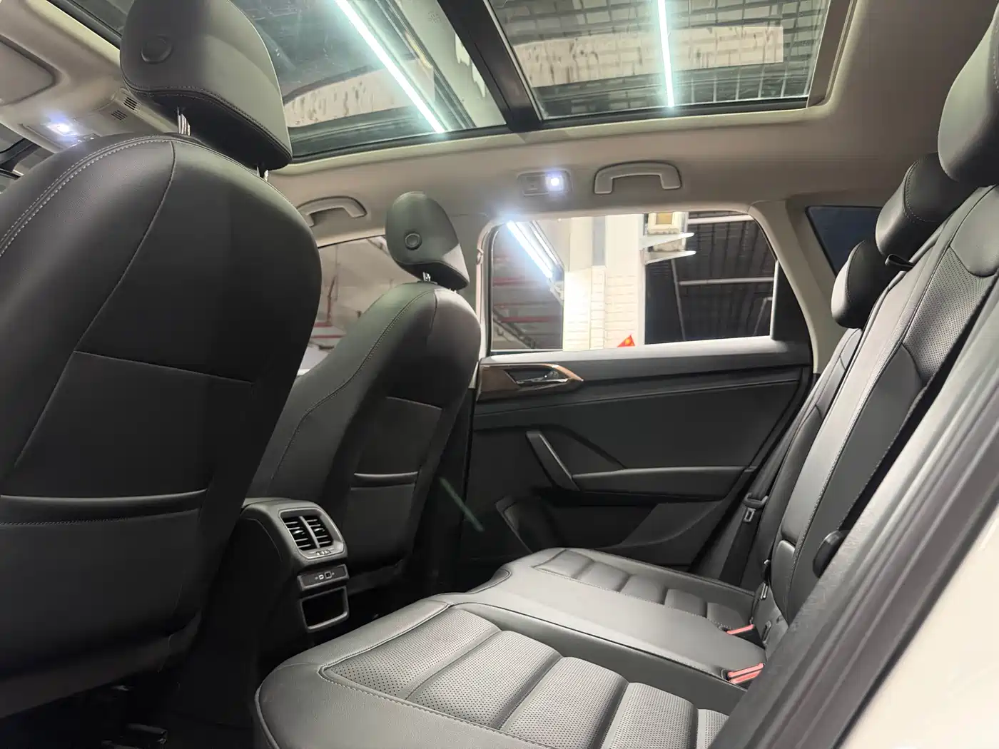 Volkswagen Tharu 2022 280TSI FWD Luxury Edition фото 19