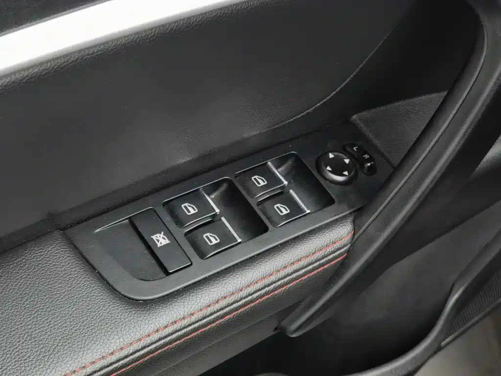 Geely Emgrand 2015 2015 Sedan 1.5L Manual Upward Edition