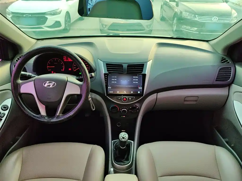 Hyundai Verna 2014 1.4L Manual Smart GLS фото 6