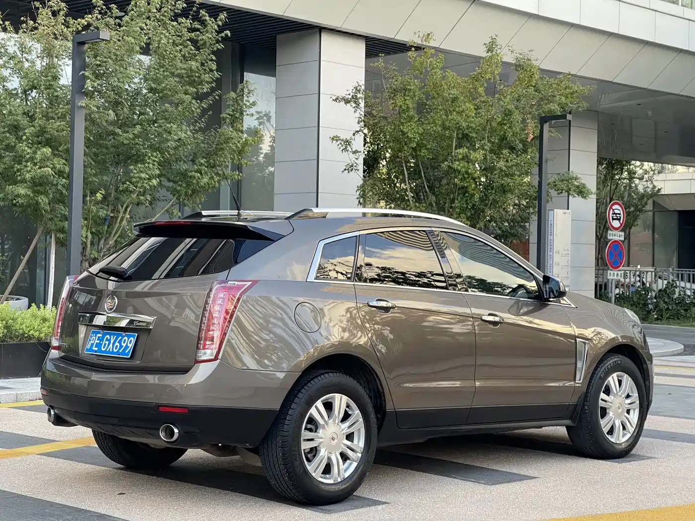 Фото 4 - Cadillac SRX