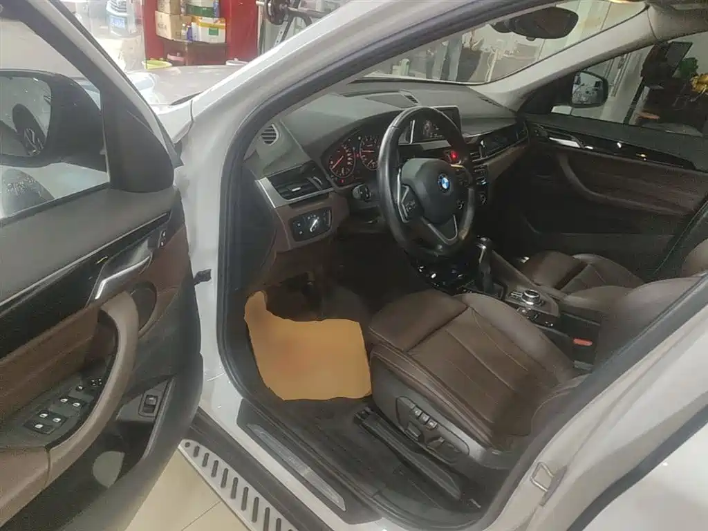 BMW X1 2016 sDrive20Li Luxury Model фото 15