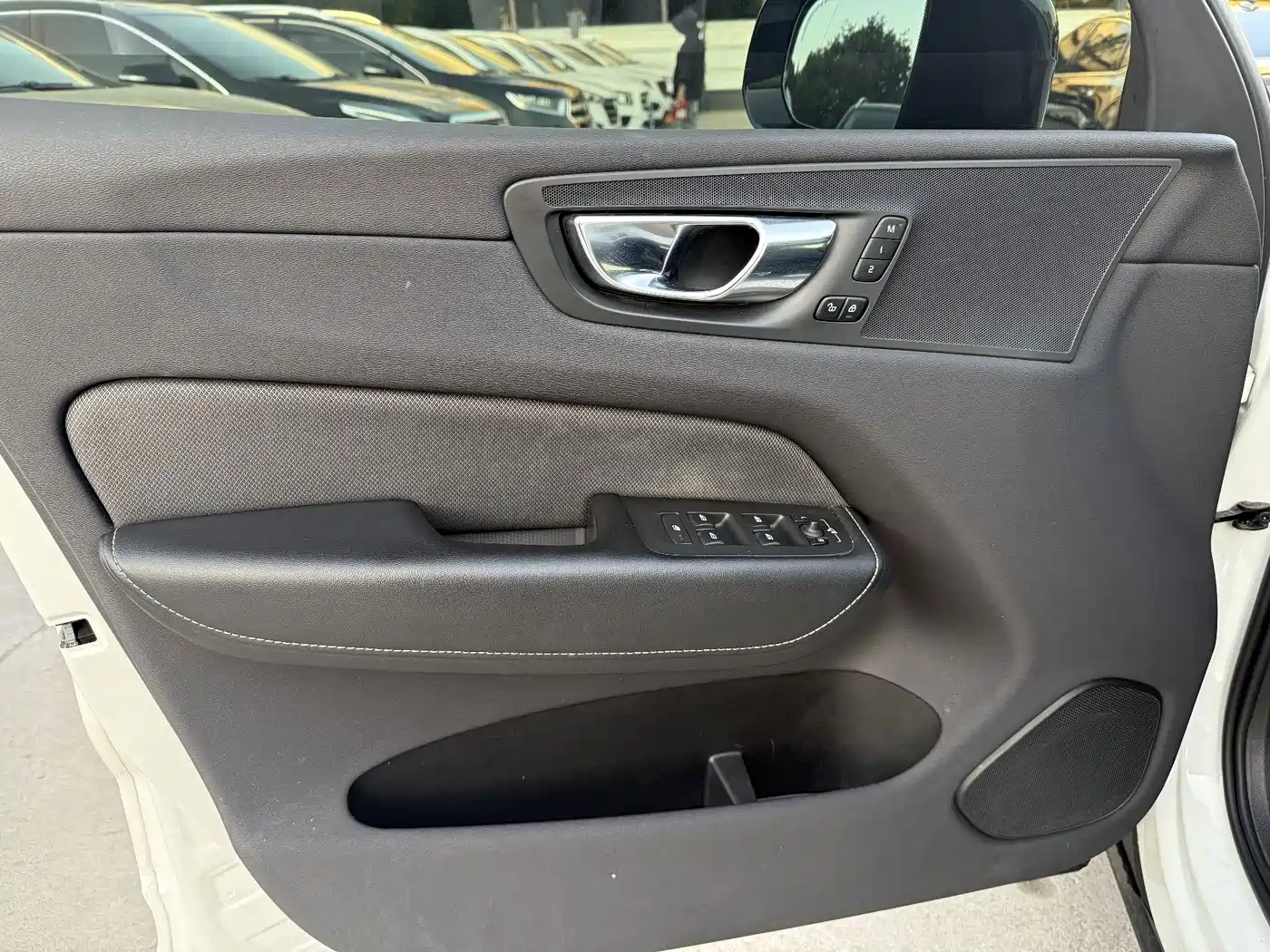 Volvo XC60 Plug-in Hybrid 2021 2021 T8 E-Drive Hybrid Inscription Sport